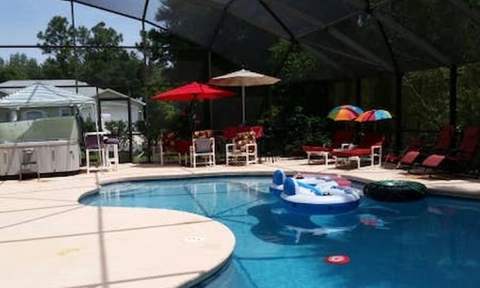 Palm Coast House | *4 BR*3.5 Bath*Hot Tub*Pool*Bkfst*NOT ENTIRE PLACE