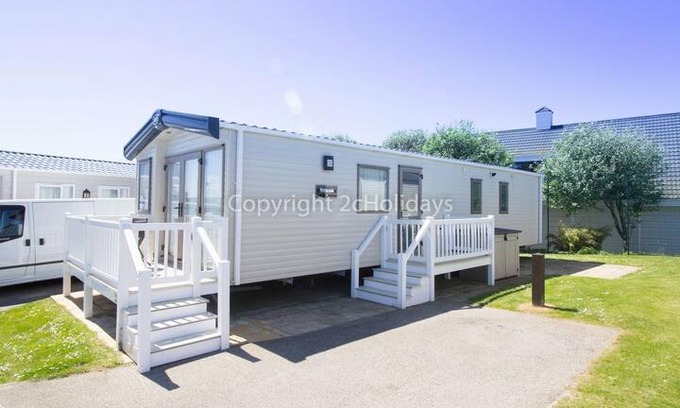 Hopton on Sea Other | Haven Hopton platinum caravan for hire with a part sea view & decking ref 80021