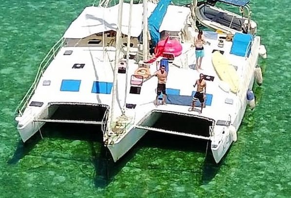 Carti Tupile Boat Rental | TULUB trimaran 52" de 16 m. de long 9 m. de large