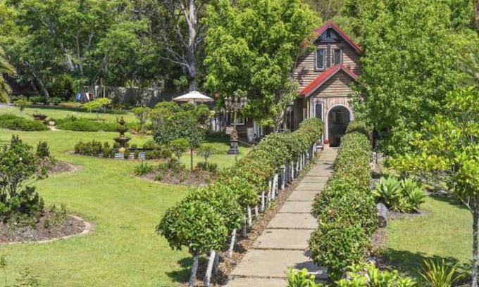 Maudsland House | Magnolia Manor Rustic Chapel on Acreage