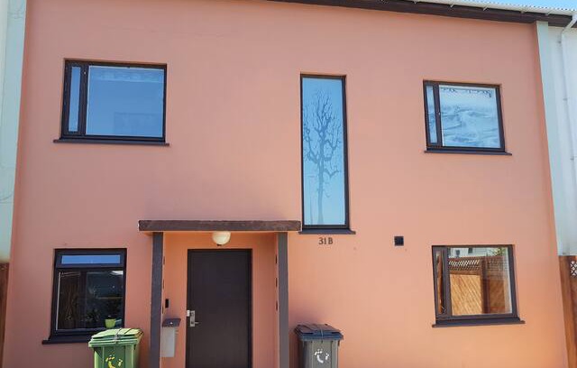 Keflavik House | A Pink Elephant is in the room A at Faxabraut 31B