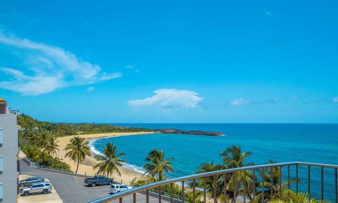 Tierras Nuevas Saliente Apartment | Paradise Ocean Front Penthouse with Beach Access
