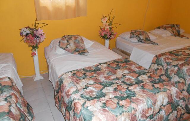 Gall Hill House | Jo J's Hostel 10 MIN FROM AIRPORT US Embassy