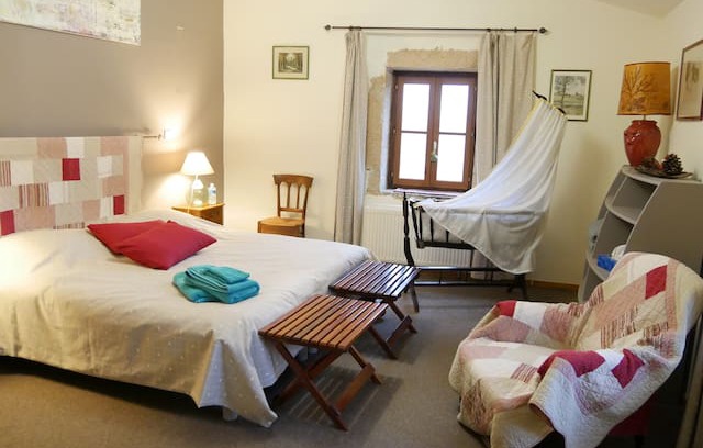 Montmelas-Saint-Sorlin House | Chambres d'hôtes à côté du Château de Montmelas