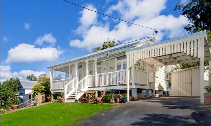 Eagle Heights House | Grace Cottage - Relaxing Mountain Weekend Getaway