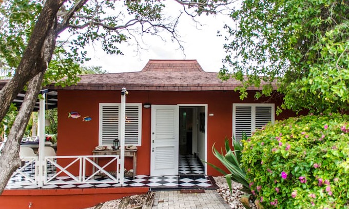Piscadera House | Charming, comfortable and tropical bungalow.