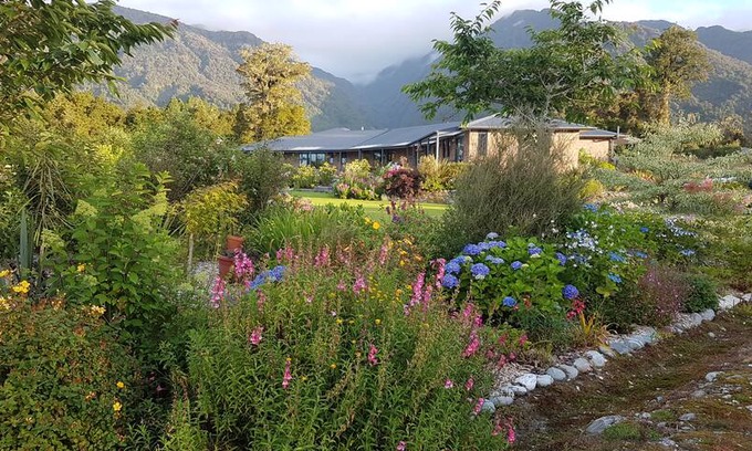 Franz Josef Glacier Bed & Breakfast | Admire Franz B&B The Quilt Room