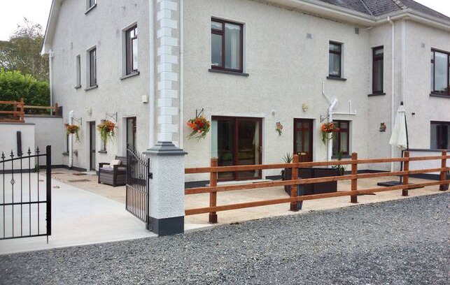Inniskeen Apartment | Candlefort Lodge-Tranquil Haven by the River Fane.