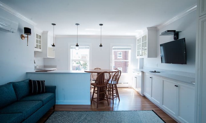 West End House | Mary J. Eastburn House--Baxter Suite