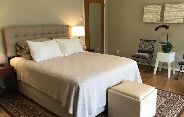 Dallas House | Ash Creek Room With a View