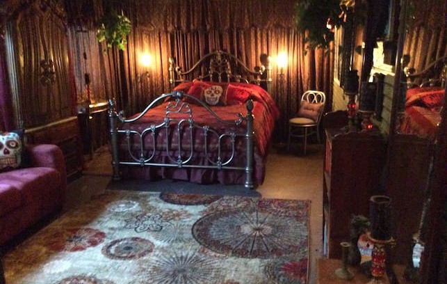 Bisbee House | Goth room for 4, Bisbee House of Art and Mirrors