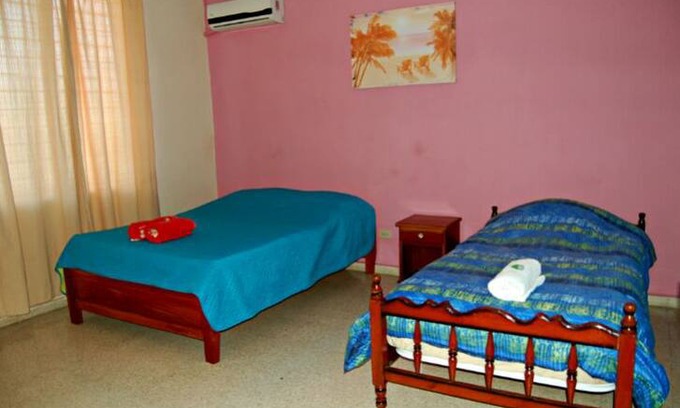 Las Tablas Bed & Breakfast | Triple room with shared bathroom