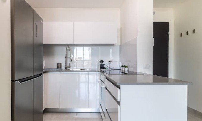 Nachlaot Apartment | Magic Jtower Luxury Residence - Balcony & Design