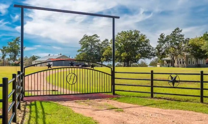 Fayetteville Other | Guesthouse at Blue Barn Ranch