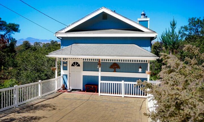 Marine Terrace House | Irresistible Emerson Tree House