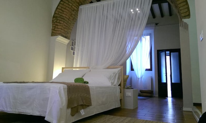 Cremona Apartment | Il cortile degli archi- in centro