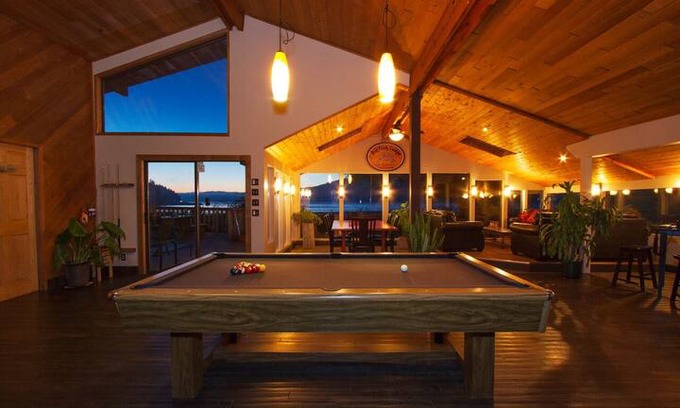 Port Renfrew Cabin | Captain's Quarters: Port Renfrew Accommodations