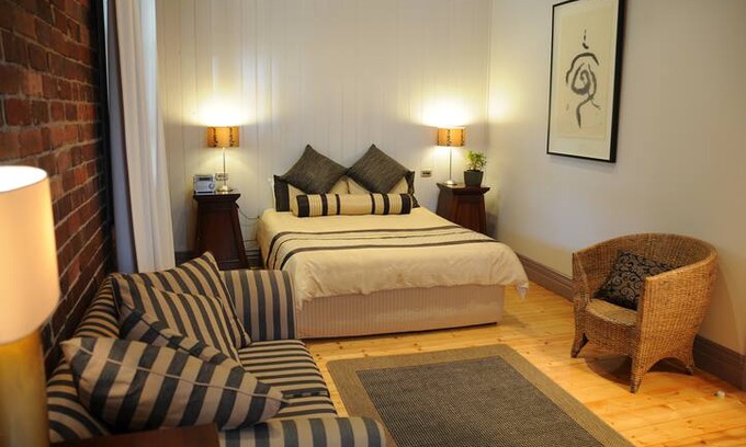 Yea Hotel | 2 Victorian Suite - Yea Peppercorn Hotel
