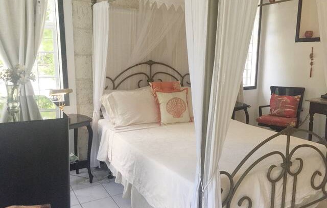 Pine Gardens House | Pearl Suite in the Hummingbird Apartment