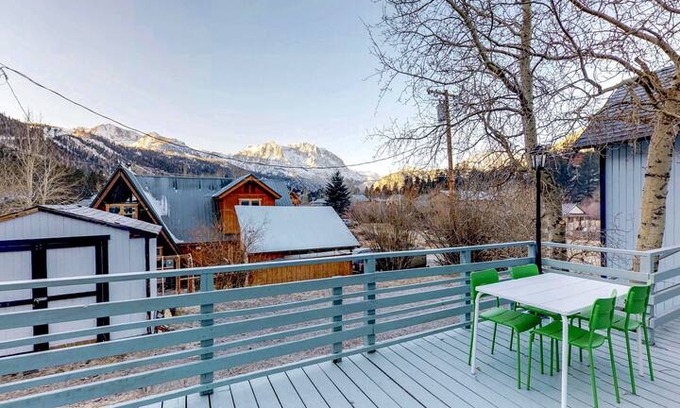 June Lake Cabin | Rustic, cozy "dog-friendly" cabin in downtown June Lake.