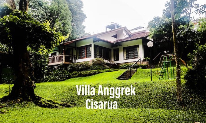 Cisarua Villa | Villa Anggrek, Warung Gunung. The Best in Cisarua