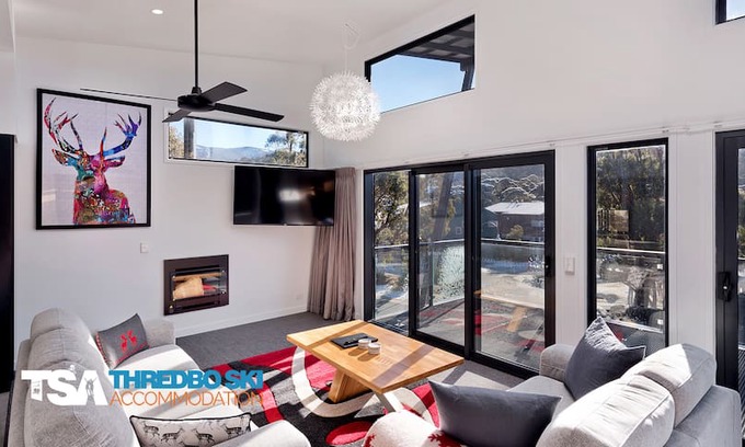 Lake Crackenback Villa | Monument Chalet in Crakenback Resort