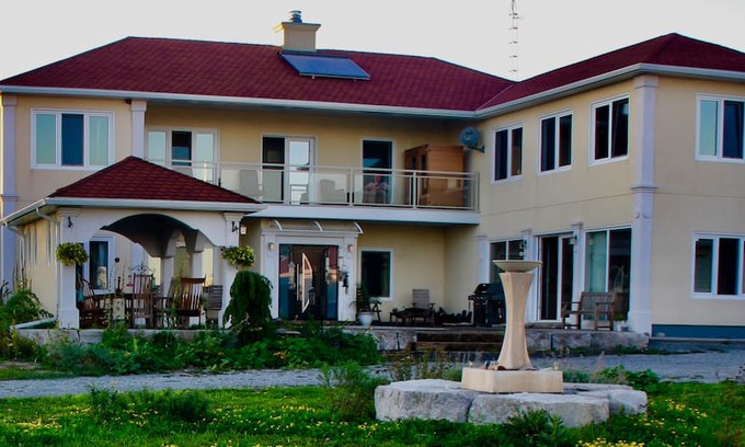 Wellington House | Strawberry Fields Luxury B&B