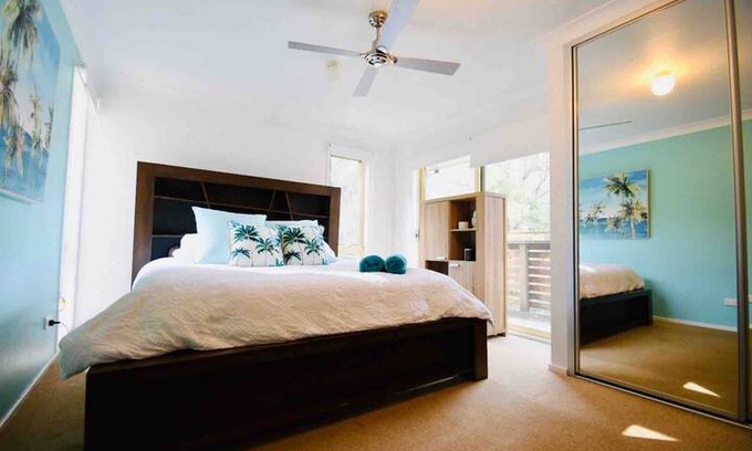 Avoca Beach House | Avoca Beach- 2 familys can share