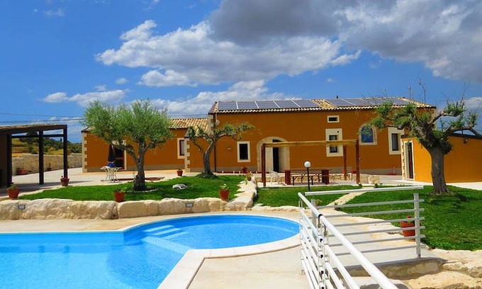 Ragusa Villa | New Ta' Kelinu Farmhouse in Sicily