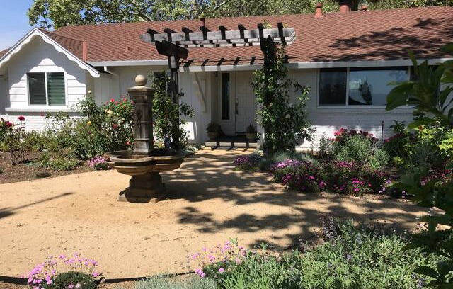 Healdsburg House | The Duck Farm Close to HBG Square
