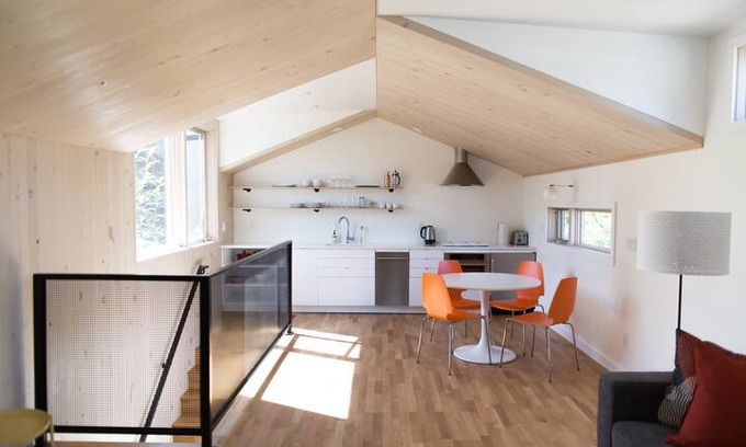 Richmond House | White Alder Guest House in the heart of Division