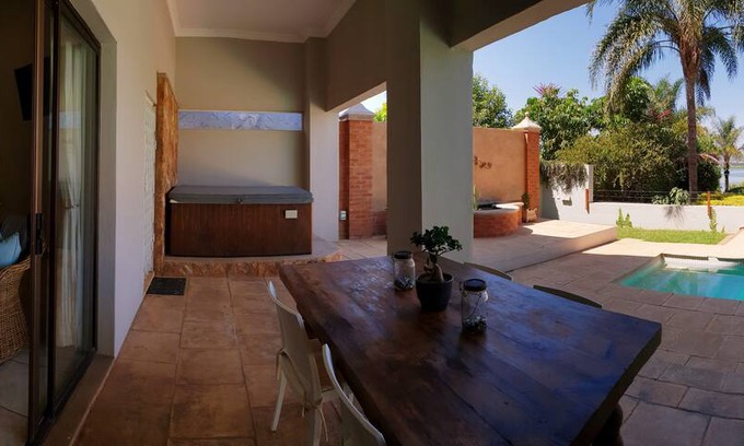 Kosmos Apartment | Stillwaters: The View