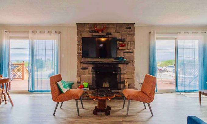 Sauble Beach Cabin | Sauble Dream -Lakeshore. Steps from BEACH & LAKE!