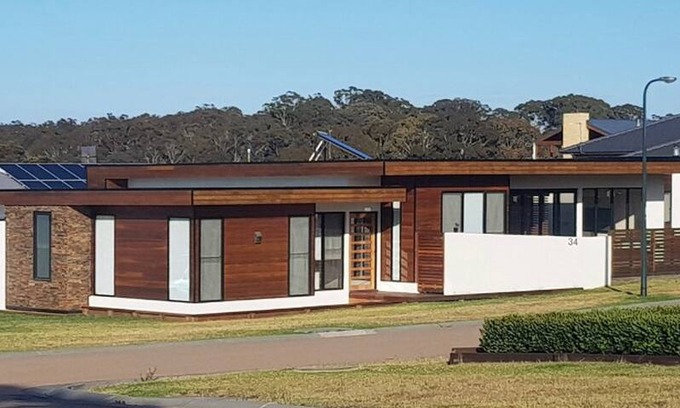 Kalimna House | 34McCue - Large, Modern +PETS! Up to 12 guests!