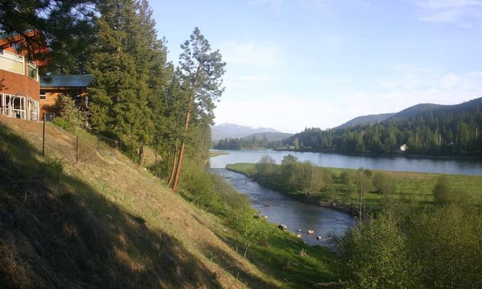 Troy House | Kootenai Crest Lodge - Riverside Elegance