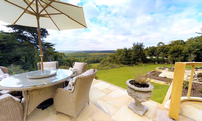 East Dean and Friston House | Little Friston Lodge in an idyllic setting