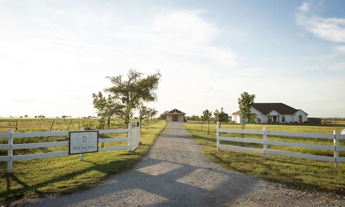 Valley Mills Other | Third Day Farm, 15 min from Waco, entire house