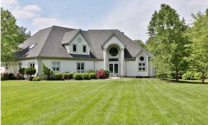 Prospect House | Kentucky Derby Getaway with heated Pool & Hot tub