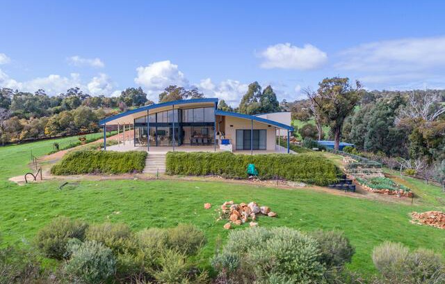 Ferguson Bed & Breakfast | High View House, fabulous views, great atmosphere.