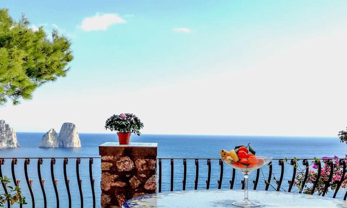 Anacapri Apartment | Elegant suite overlooking the Faraglioni cliffs