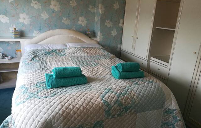 Worcester House | Lovely double Room in St Johns Worcester.