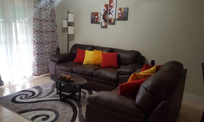 West Gate Hills Apartment | Tallyman Apt w/ garden & ocean view- Montego Bay
