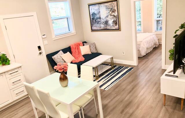 White Rock House | New Modern 2 Bedroom Suite near White Rock Beach