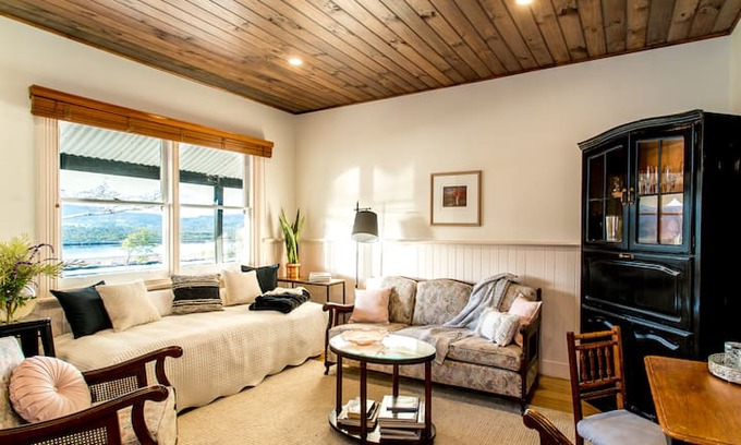 Franklin House | Convent Franklin... Elegant and relaxed living.