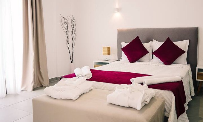 Stavros Bed & Breakfast | Suite Pool View-Stavros Beach Hotel