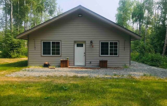 Gateway Cabin | Private Cottage located in the Mat-Su Valley.
