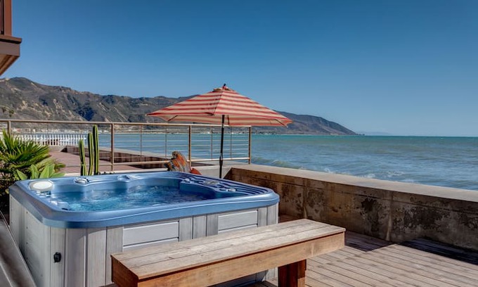 Faria Beach House | Stylish Oceanfront Dolphin House on a Sandy Beach