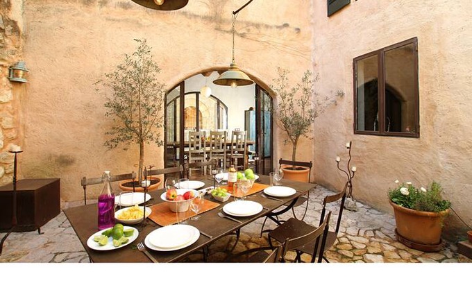 Pollensa House | Mansion Fabregues is a Unique townhouse just a few minutes from Pollensa's main square