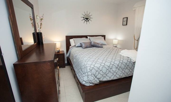 Wasaga Beach Bed & Breakfast | Casa Wasaga B&B (Roma Suite)