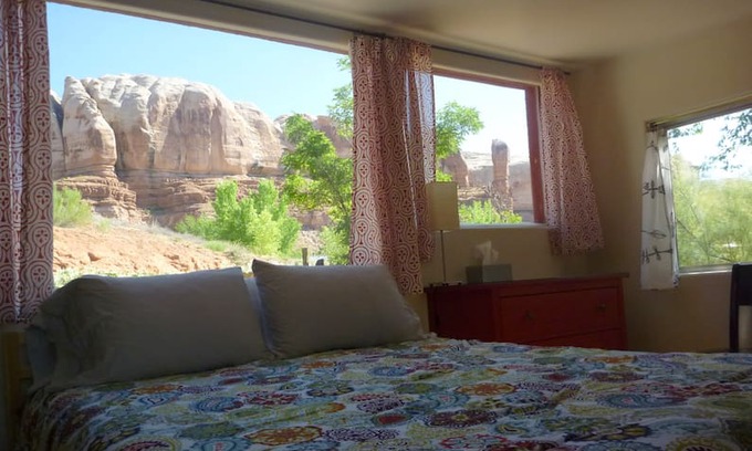 Bluff House | Bluff - Raven's Nest - Private, Peaceful & Views!